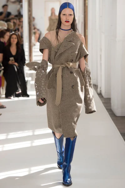 Look 3